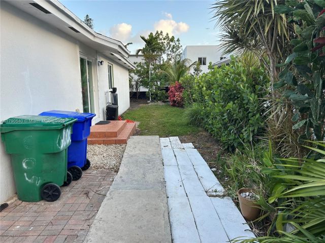 Продажа дома по адресу 1446 NW 61st St - фото 6097844