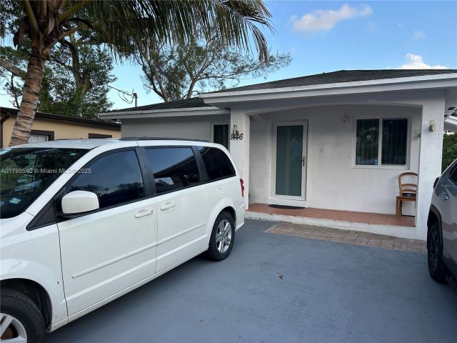 Продажа дома по адресу 1446 NW 61st St - фото 6097845