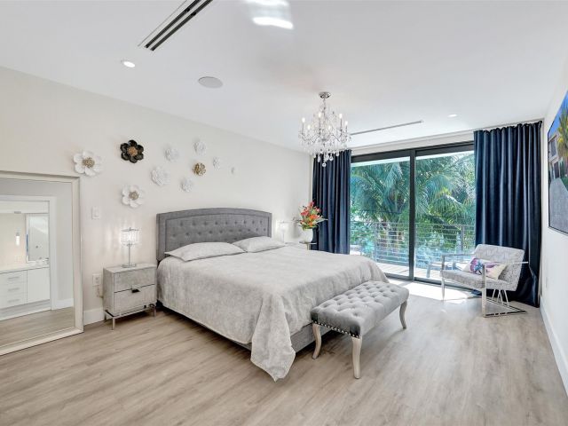 Продажа дома по адресу 1238 NE 17th Ave 2 - фото 6024853