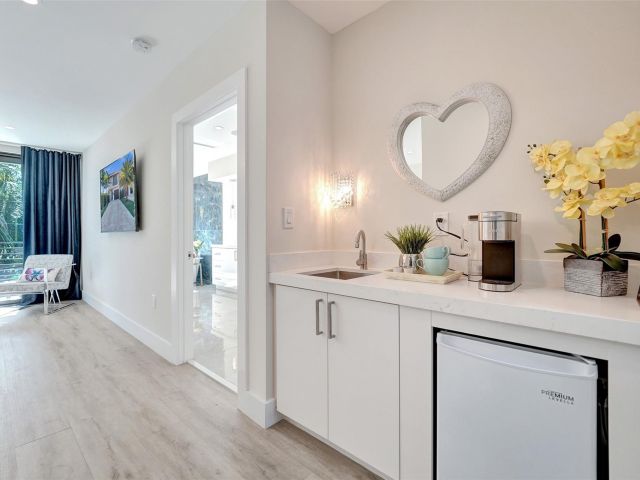 Продажа дома по адресу 1238 NE 17th Ave 2 - фото 6024854