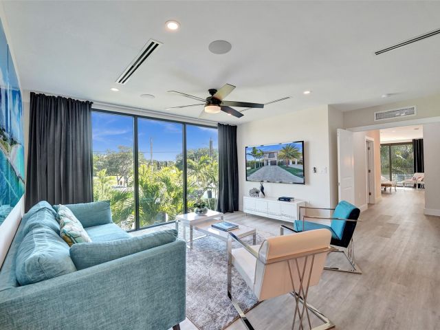 Продажа дома по адресу 1238 NE 17th Ave 2 - фото 6024856