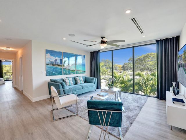 Продажа дома по адресу 1238 NE 17th Ave 2 - фото 6024857