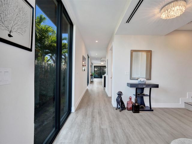 Продажа дома по адресу 1238 NE 17th Ave 2 - фото 6024859