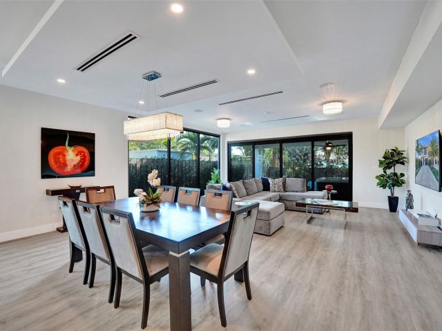 Продажа дома по адресу 1238 NE 17th Ave 2 - фото 6024864