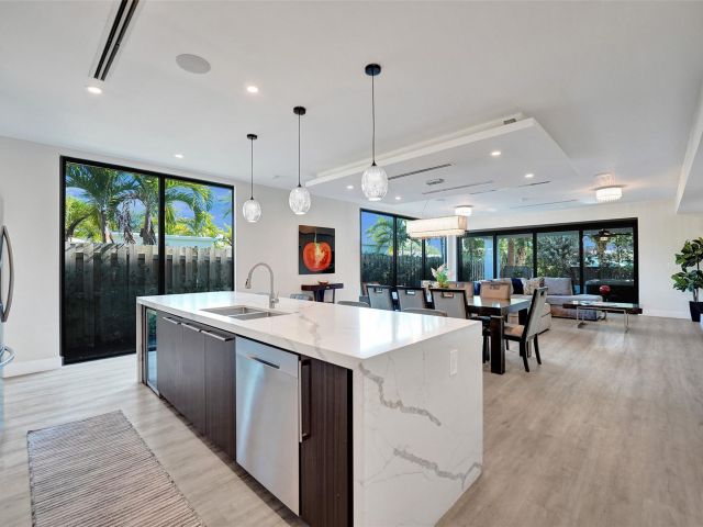 Продажа дома по адресу 1238 NE 17th Ave 2 - фото 6024865