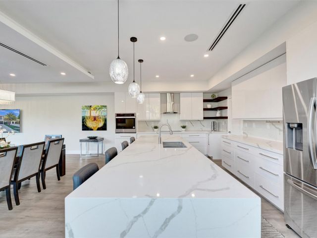 Продажа дома по адресу 1238 NE 17th Ave 2 - фото 6024869