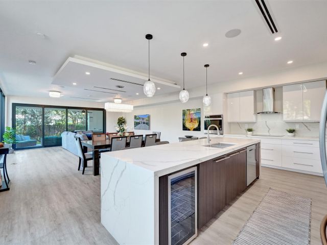 Продажа дома по адресу 1238 NE 17th Ave 2 - фото 6024870