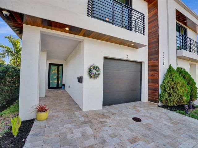 Продажа дома по адресу 1238 NE 17th Ave 2 - фото 6024871