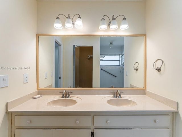 Продажа дома по адресу 9130 SW 101st Ave - фото 6006444