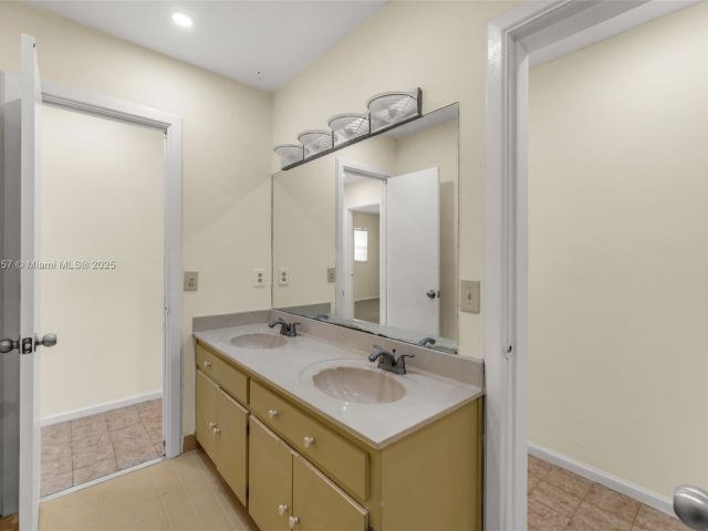 Продажа дома по адресу 9130 SW 101st Ave - фото 6006449