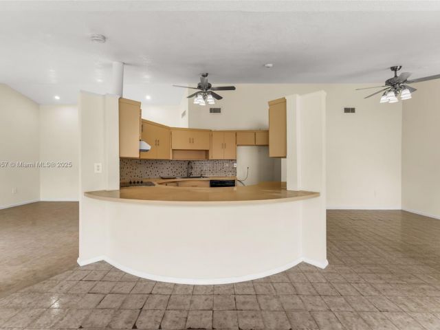 Продажа дома по адресу 9130 SW 101st Ave - фото 6006452