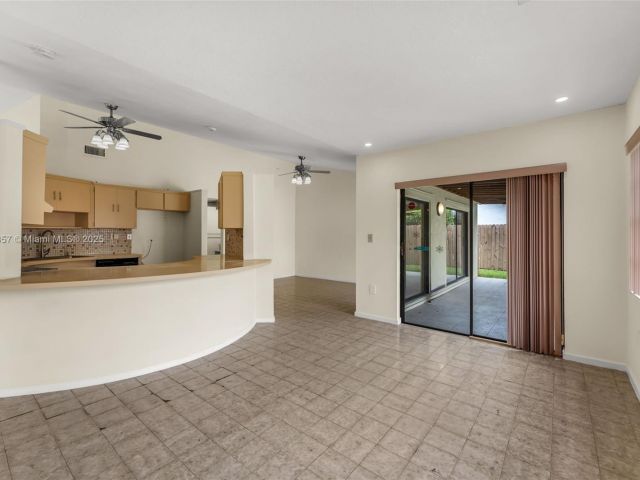 Продажа дома по адресу 9130 SW 101st Ave - фото 6006454