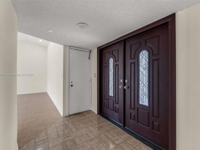 Продажа дома по адресу 9130 SW 101st Ave - фото 6006457