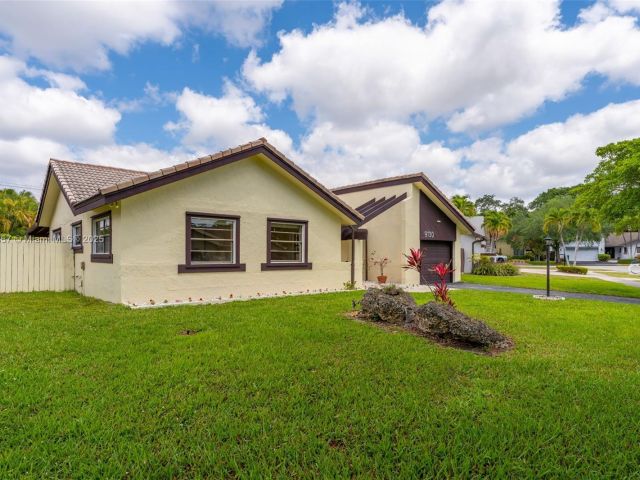 Продажа дома по адресу 9130 SW 101st Ave - фото 6006459