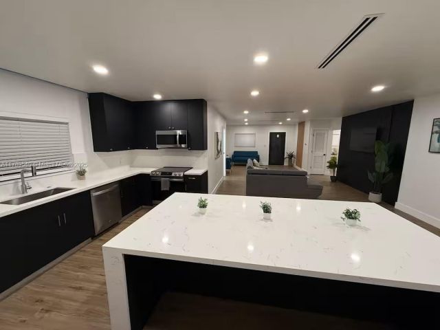 Дом в аренду по адресу 2918 SW 2nd St 2918 - фото 5974763