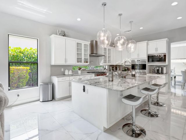 Продажа дома по адресу 7015 NW 27th Avenue - фото 5942281