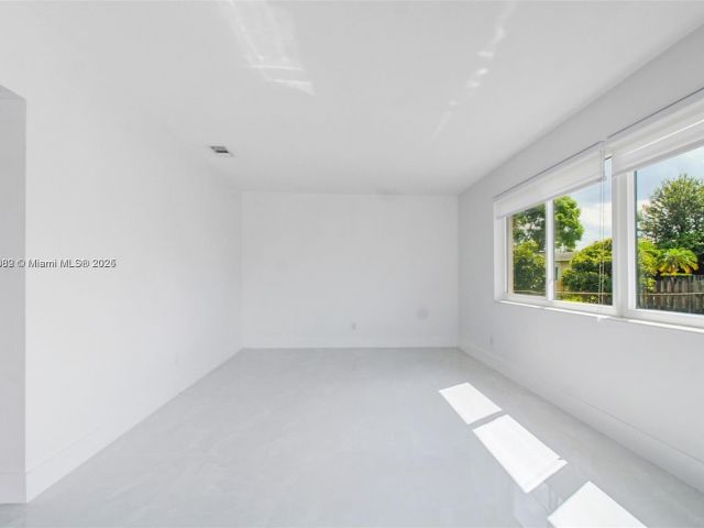 Продажа дома по адресу 8441 NW 18th St - фото 5882844