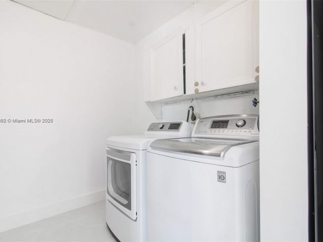 Продажа дома по адресу 8441 NW 18th St - фото 5882851