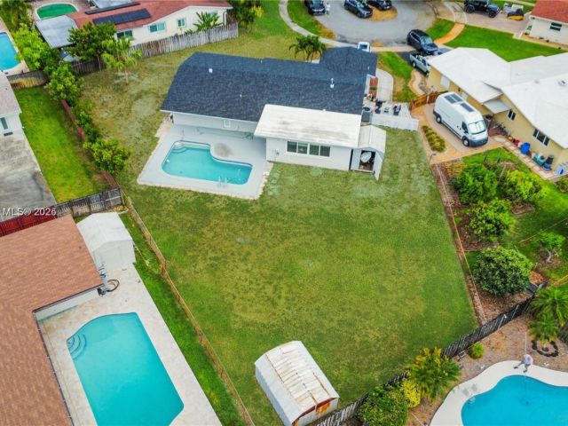 Продажа дома по адресу 8441 NW 18th St - фото 5882857