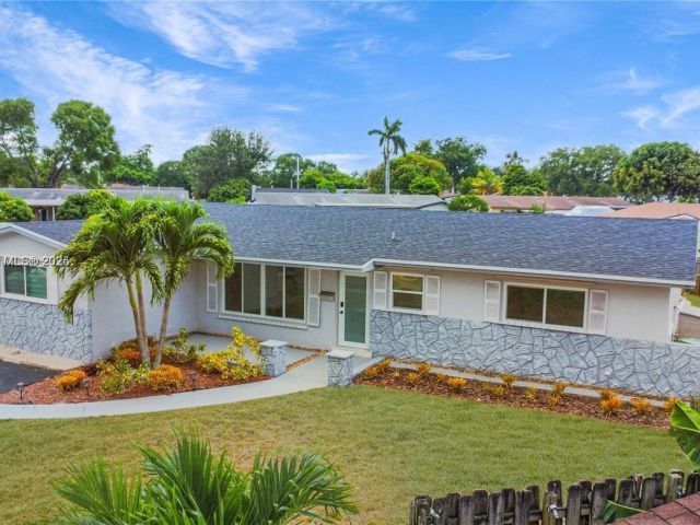 Продажа дома по адресу 8441 NW 18th St - фото 5882858