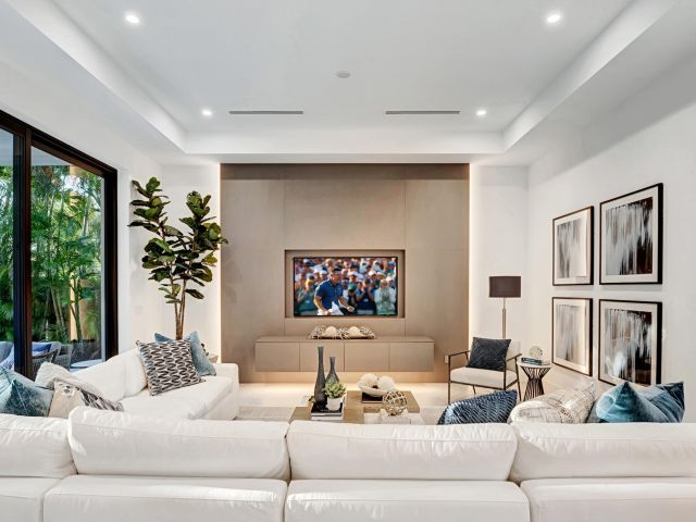 Продажа дома по адресу 1133 NE 3rd Avenue - фото 5942366