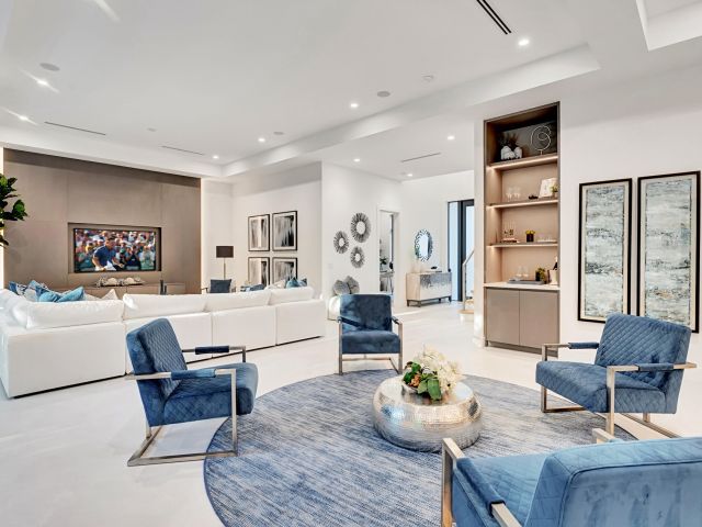 Продажа дома по адресу 1133 NE 3rd Avenue - фото 5942367