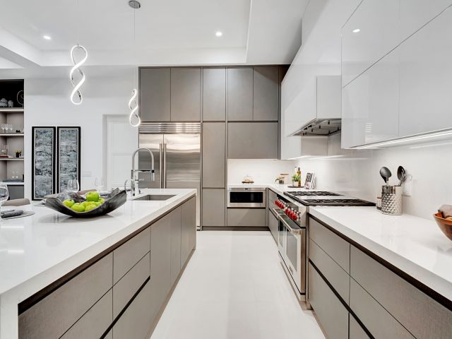 Продажа дома по адресу 1133 NE 3rd Avenue - фото 5942370