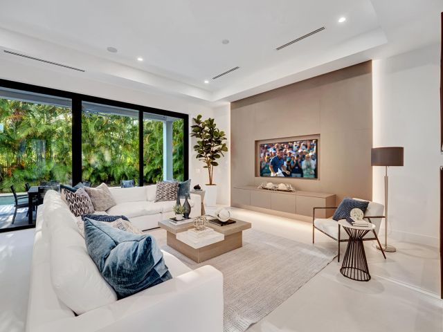 Продажа дома по адресу 1133 NE 3rd Avenue - фото 5942373