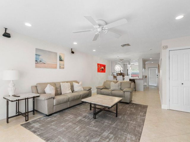 Дом в аренду по адресу 842 SE 19th Avenue 103 - фото 6453248