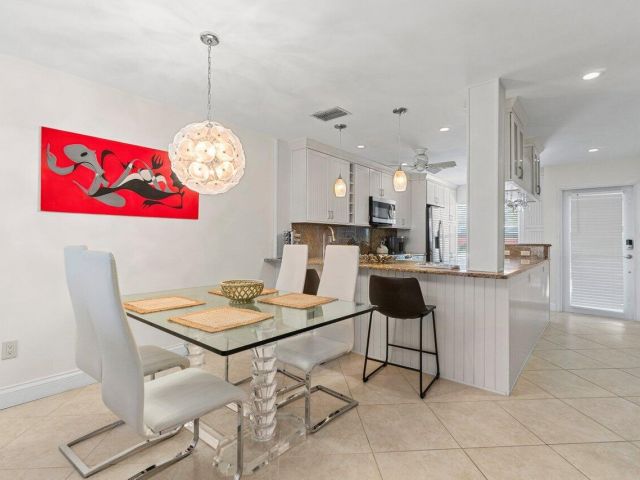 Дом в аренду по адресу 842 SE 19th Avenue 103 - фото 6453253