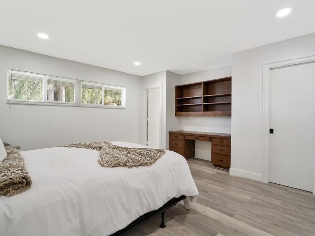 Продажа дома по адресу 5201 NE 33rd Avenue - фото 6035400