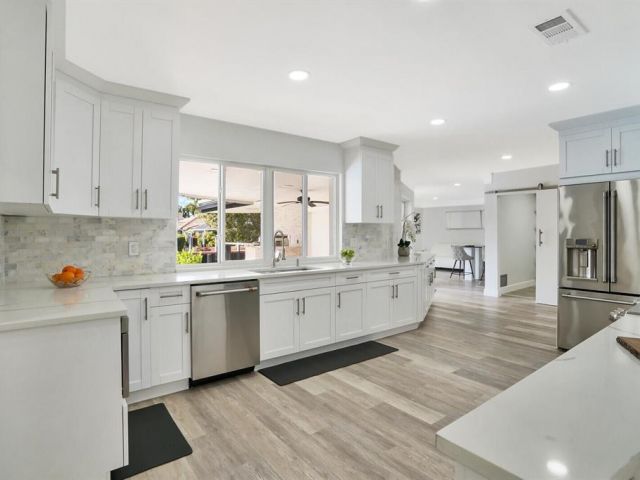 Продажа дома по адресу 5201 NE 33rd Avenue - фото 6035402