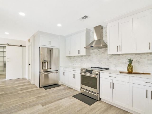 Продажа дома по адресу 5201 NE 33rd Avenue - фото 6035403