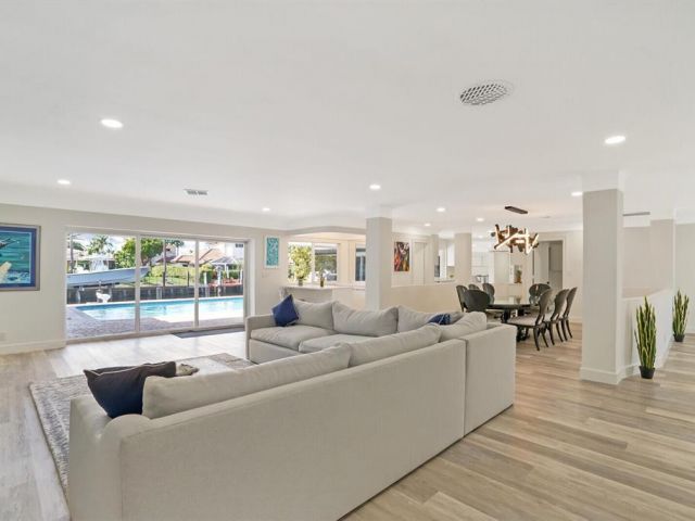 Продажа дома по адресу 5201 NE 33rd Avenue - фото 6035405