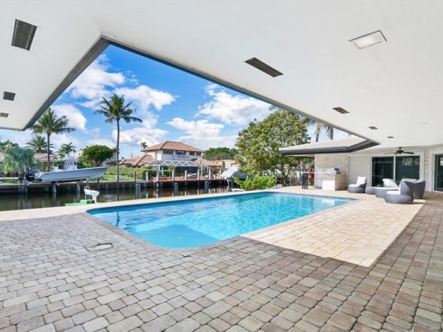 Продажа дома по адресу 5201 NE 33rd Avenue - фото 6035407