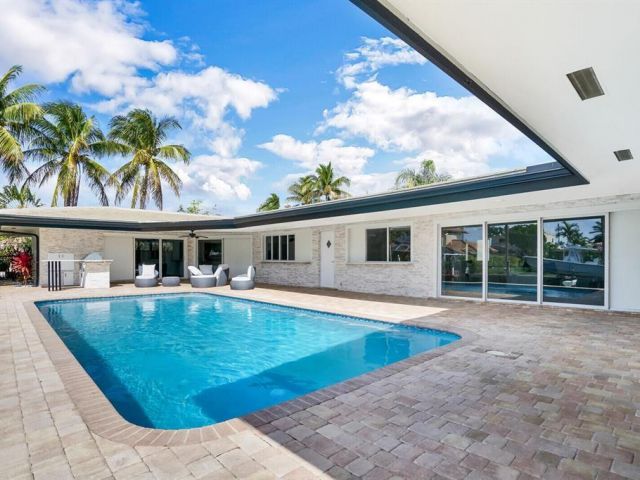 Продажа дома по адресу 5201 NE 33rd Avenue - фото 6035408