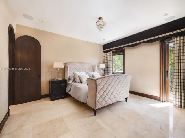 Дом в аренду по адресу 6016 Leonardo St - фото 5888348