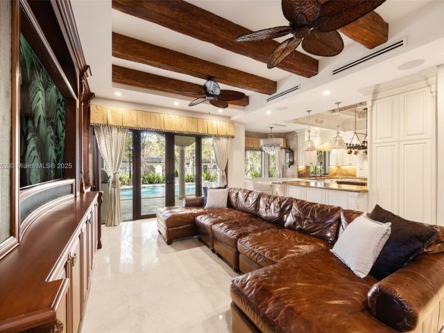 Дом в аренду по адресу 6016 Leonardo St - фото 5888354