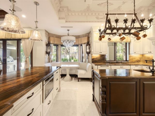 Дом в аренду по адресу 6016 Leonardo St - фото 5888358