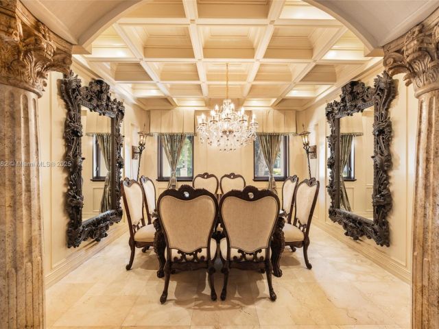 Дом в аренду по адресу 6016 Leonardo St - фото 5888361