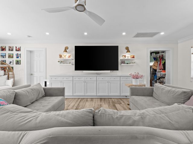 Продажа дома по адресу 912 Roberts Road - фото 5878295