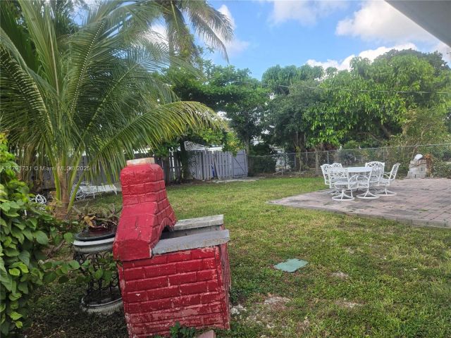 Продажа дома по адресу 1540 NE 173rd St - фото 5857256