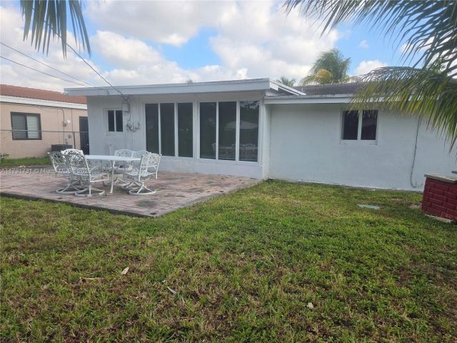 Продажа дома по адресу 1540 NE 173rd St - фото 5857257