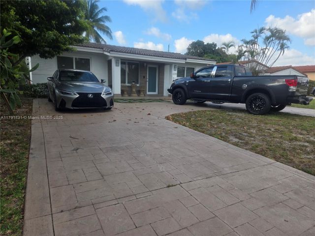 Продажа дома по адресу 1540 NE 173rd St - фото 5857258