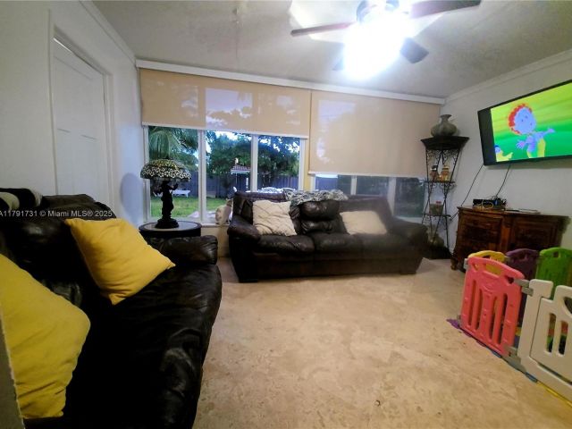 Продажа дома по адресу 1540 NE 173rd St - фото 5960811