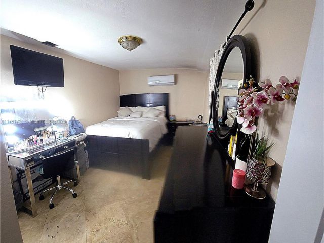 Продажа дома по адресу 1540 NE 173rd St - фото 5960814