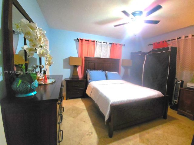 Продажа дома по адресу 1540 NE 173rd St - фото 5960815