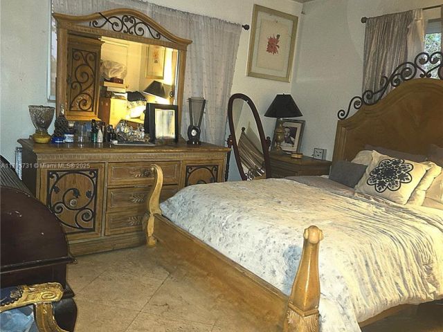 Продажа дома по адресу 1540 NE 173rd St - фото 5960816