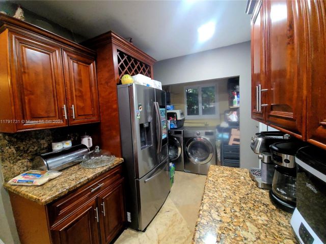 Продажа дома по адресу 1540 NE 173rd St - фото 5960817