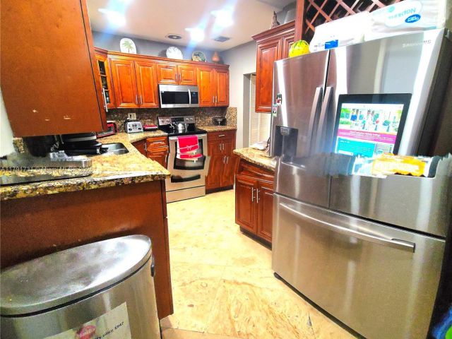 Продажа дома по адресу 1540 NE 173rd St - фото 5960818